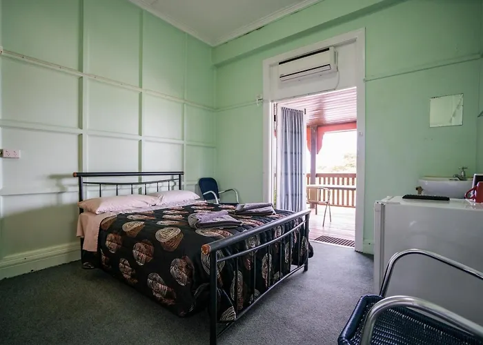 Commercial Hotel