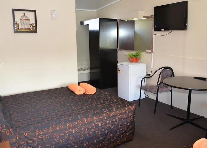 Warwick Motor Inn