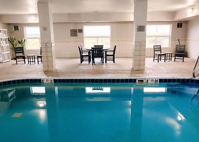 Country Inn & Suites By Radisson, Moline Airport