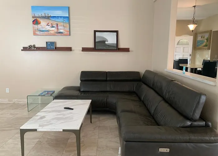 Pacific Breeze Right Next To Huntington Beach Pier! Steps From Beach!!