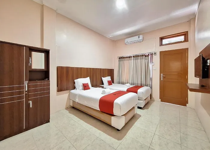 Reddoorz Syariah Near Pasar Raya Padang