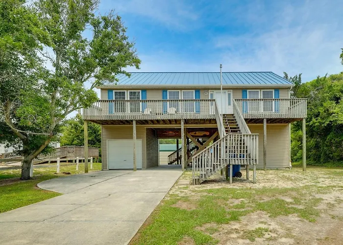 Coastal Emerald Isle Retreat W/ Deck & Grill!