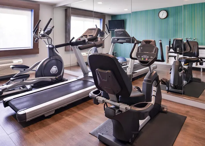 Holiday Inn Express Hotel & Suites Elgin By Ihg