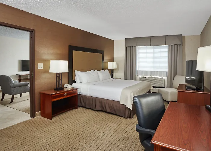 Holiday Inn & Suites Chicago-Carol Stream Wheaton By Ihg