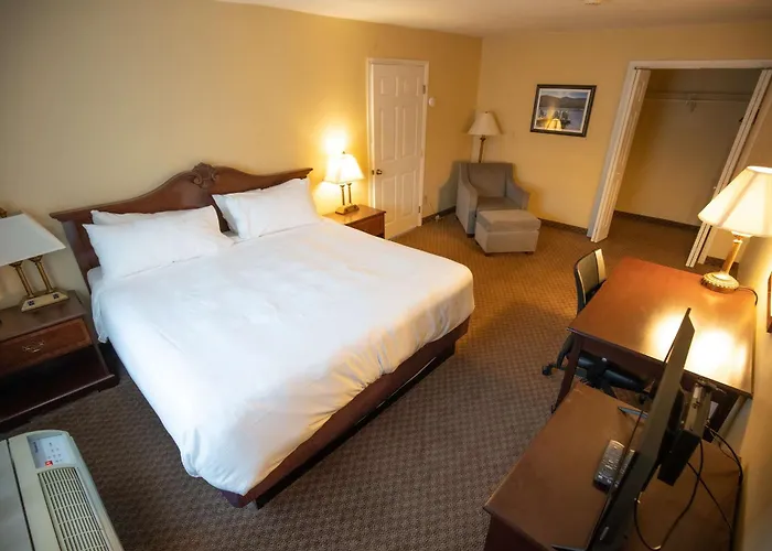 Skyline Hotel Lake George