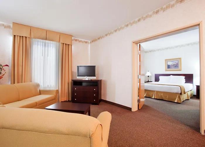 Holiday Inn Express & Suites Hiawassee By Ihg