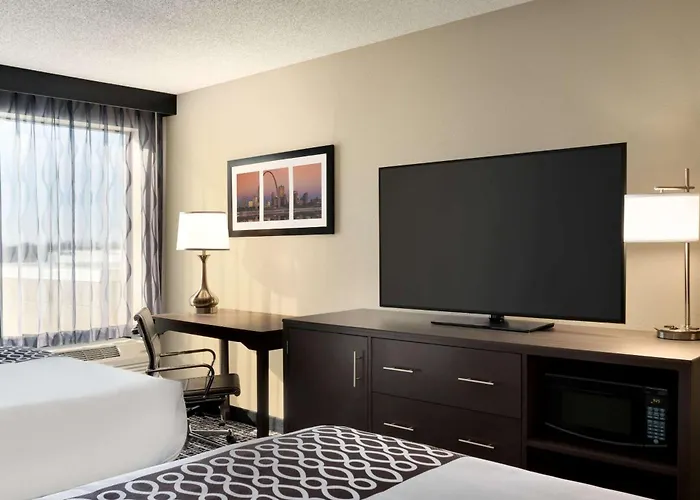 La Quinta Inn & Suites By Wyndham St Louis Route 66