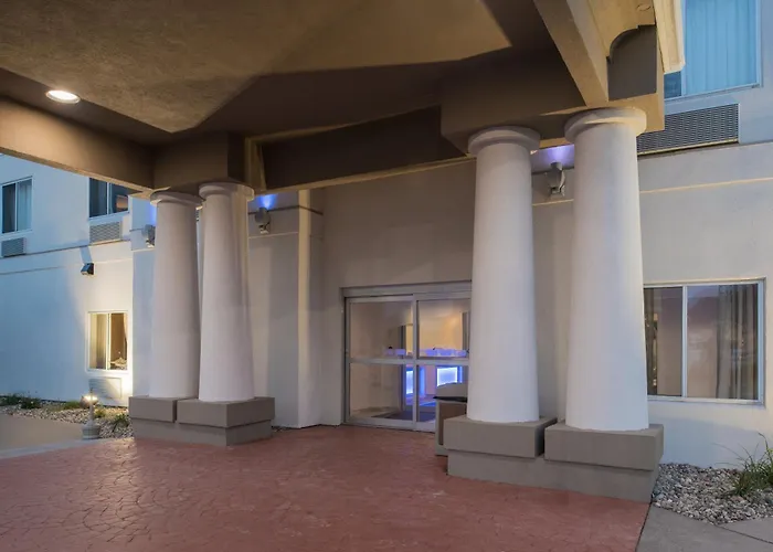Holiday Inn Express Hotel & Suites Burlington By Ihg