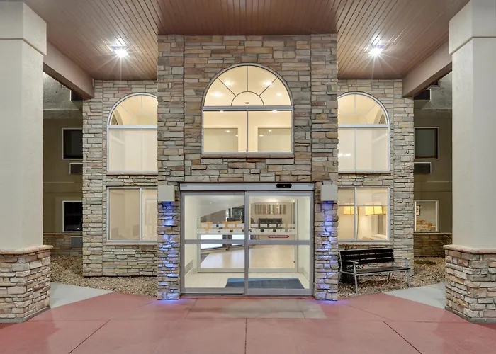 Scottsbluff Hotels