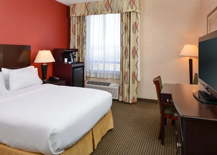 Holiday Inn Express Hotel & Suites Harrison