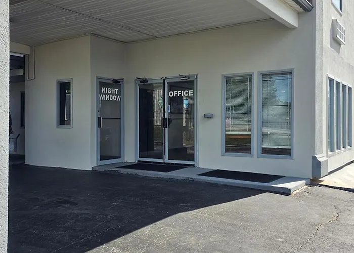 Budgetel Inn & Suites