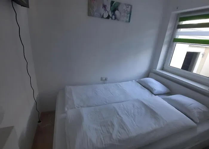 Green Hill Rooms