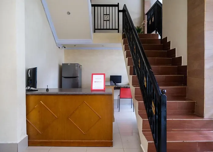 RedDoorz at Hotel Rich Parepare near Pantai Mattirotasi