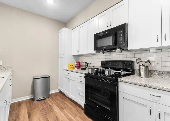 Luxury Living: 1Br Condo W/ Resort-Style Amenities