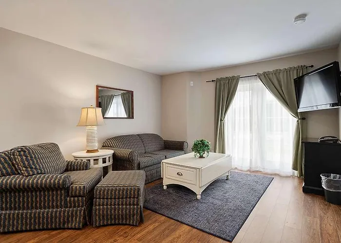 Charlevoix Inn & Suites Surestay Collection By Best Western