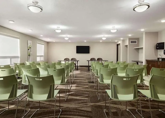 Home Inn And Suites Lloydminster