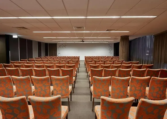 Dandenong Central Apartment Hotel