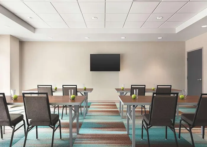 Home2 Suites By Hilton Milwaukee West