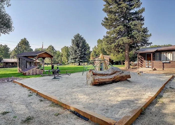 Vista Court Cabins & Lodge