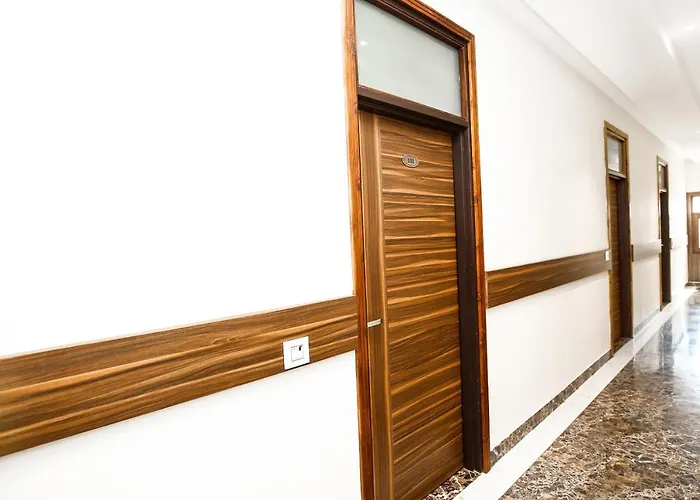 Hotel Woodcrest Zirakpur - Best Family Hotel By - A Unit Of Sidham Group