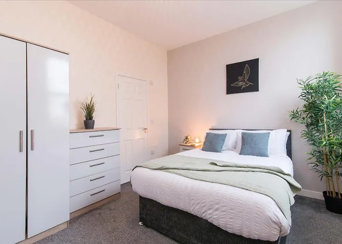 Cheerful Double En-Suite Room With Free Wifi