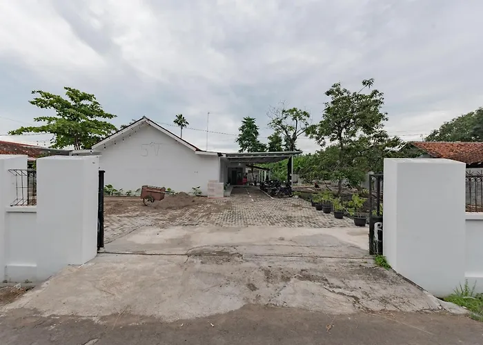 Reddoorz Syariah Near Alun Alun Ciledug Cirebon