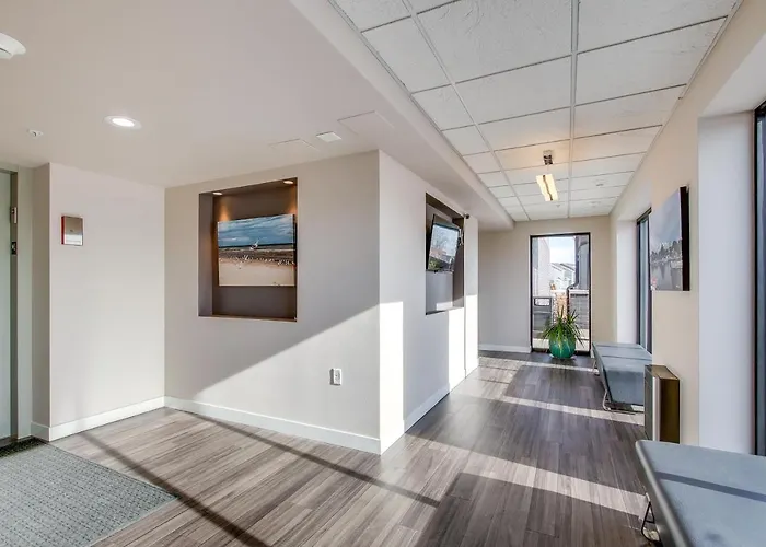 Modern South Pier Condo On Sheboygan River!