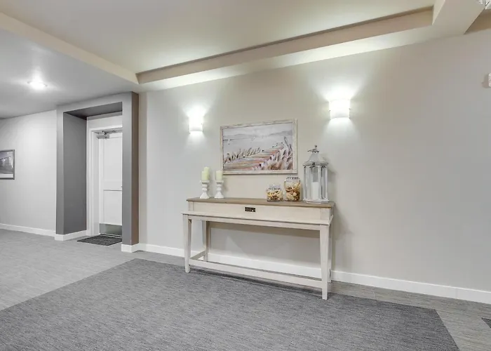 Modern South Pier Condo On Sheboygan River!