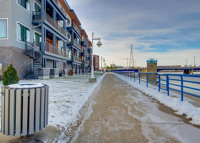Modern South Pier Condo On Sheboygan River!