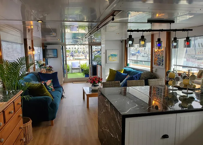 Jasmine Coral Jay Boutique Boatel Ocean Village