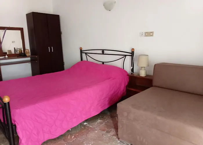 Nikos Rooms Pansion