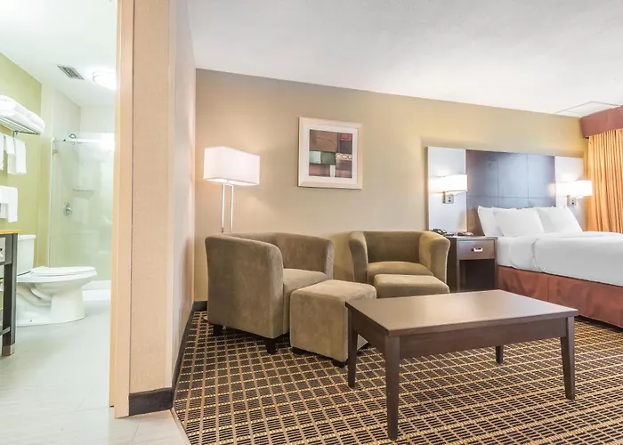 Quality Inn & Suites Windsor - Downtown