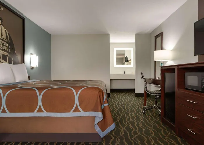 Super 8 By Wyndham Pearl/Jackson Airport