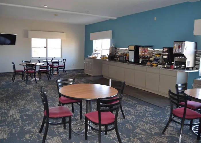 Days Inn And Suites By Wyndham Sikeston