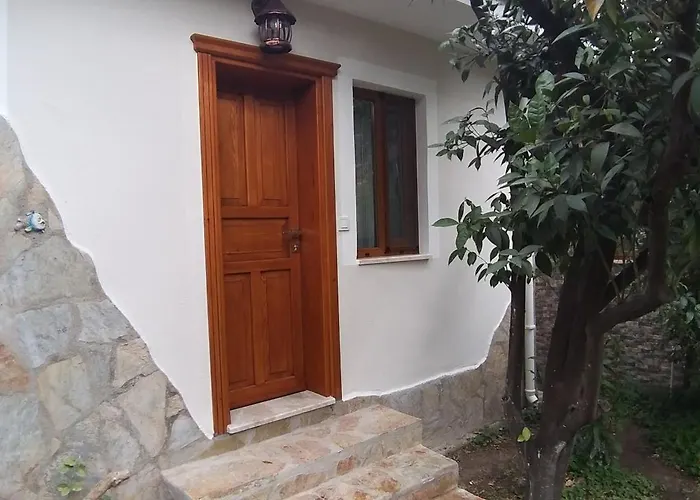 Lindos Pension