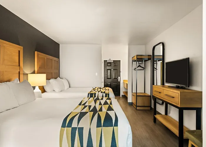 Oxford Suites Redding