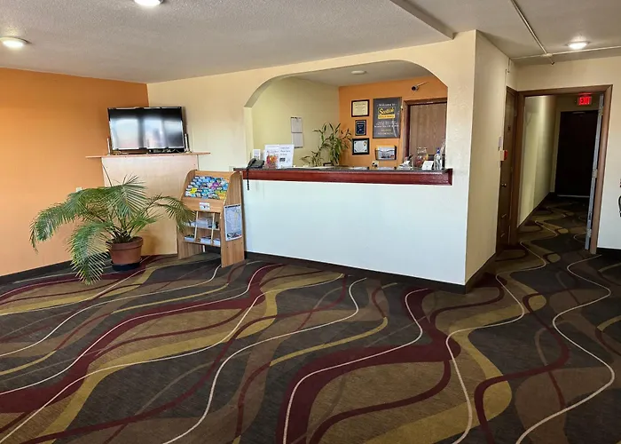 Scottish Inn & Suites - Eau Claire