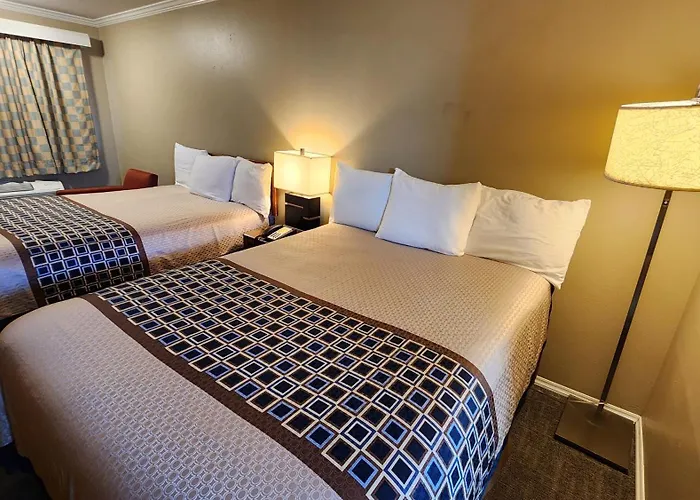 Welcome Everett Inn