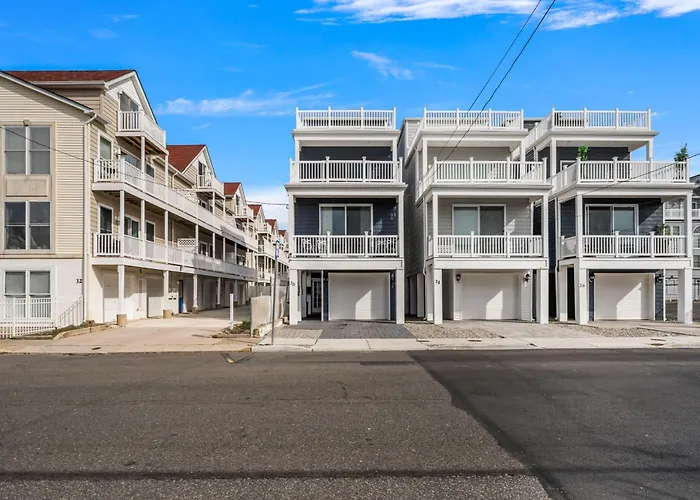 Beach House Steps Away From The Boardwalk And Beach With Ocean Views In Seaside Heights!