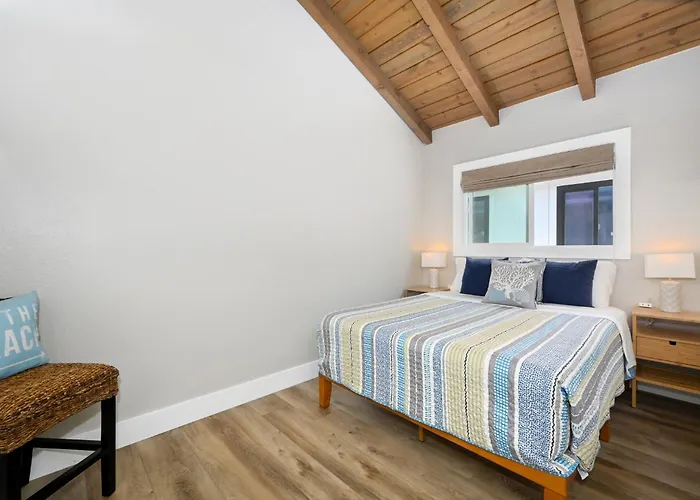 Brand New Modern Home By The Beach With Patio & Bbq