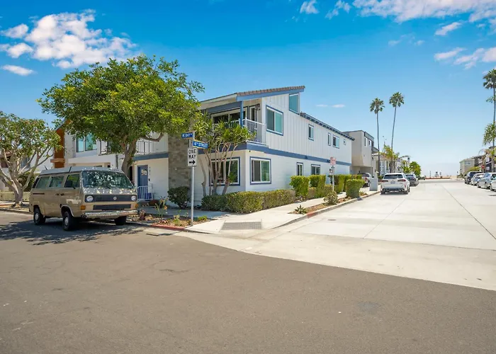 Brand New Modern Home By The Beach With Patio & Bbq