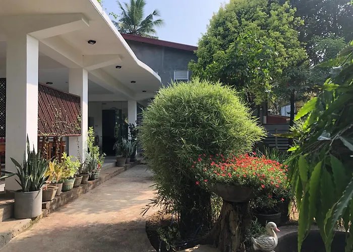 Senanayaka Holiday Inn