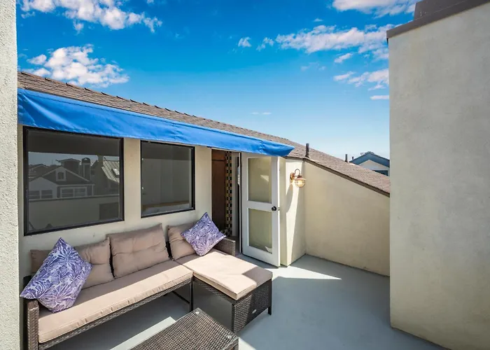 4 Bedroom Home In Quiet Neighborhood Near Beach
