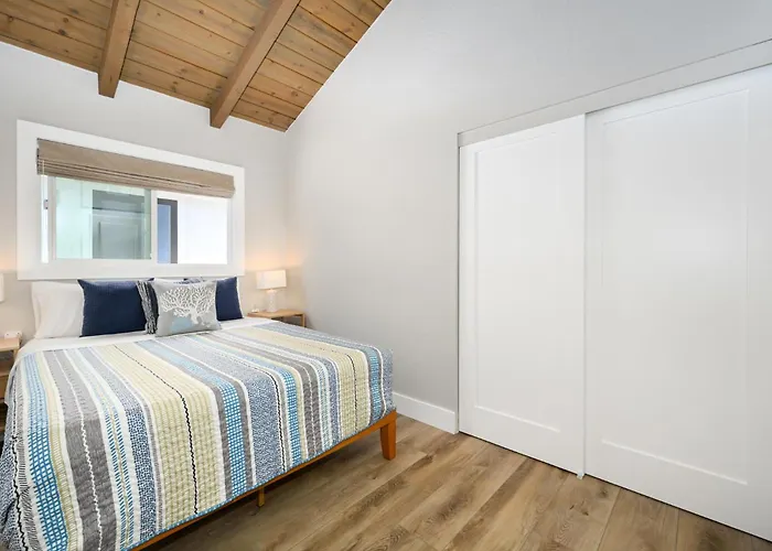 Brand New Modern Home By The Beach With Patio & Bbq