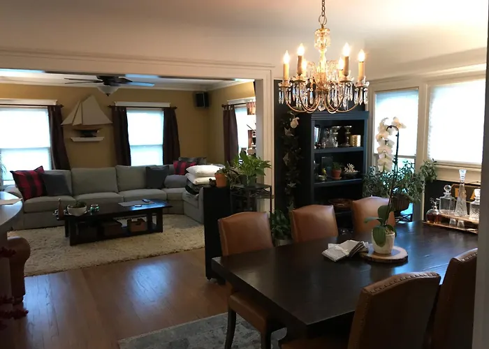 Beautiful Luxury Suite A & B Of Shorewood Home