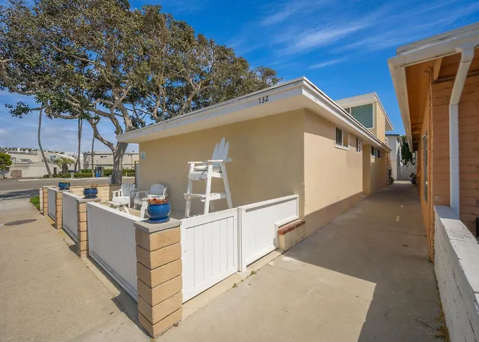 Three Bedroom Three Bath Home W Patio 1 Block From Beach