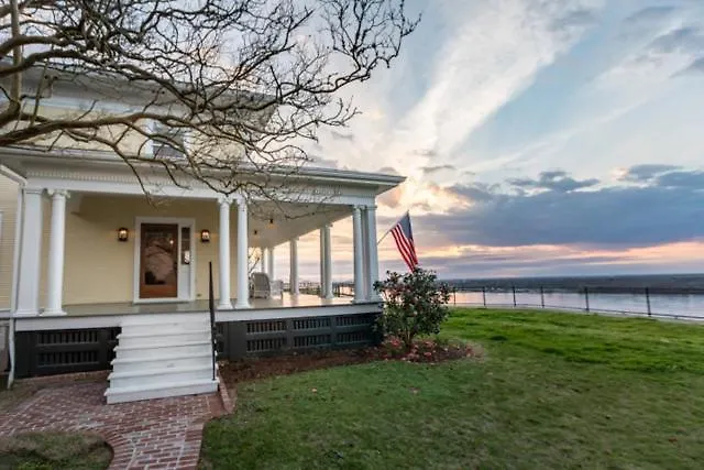 Clifton House - Observatory - King Suite, Sleeps 4, Mississippi River Views