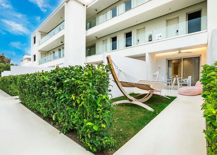 Cocoοns Suites & Villas Fourka