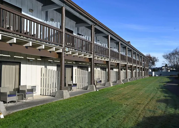 Edgewater Inn And Suites, An Ascend Collection Hotel