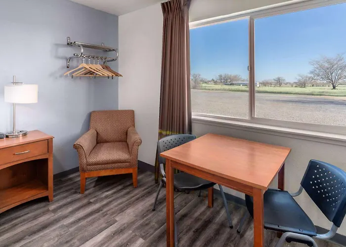 Super 8 By Wyndham Clayton